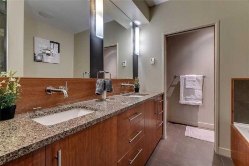 204-701 3 Avenue Sw, Calgary, AB - Indoor Photo Showing Bathroom