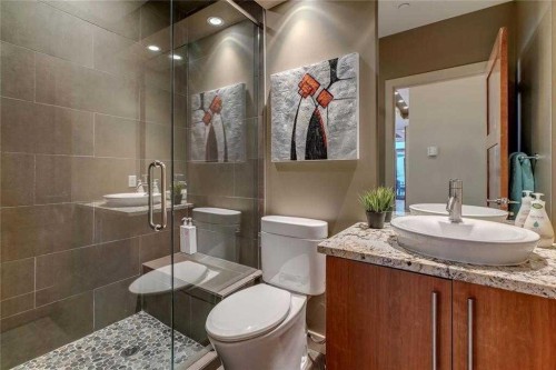 204-701 3 Avenue Sw, Calgary, AB - Indoor Photo Showing Bathroom