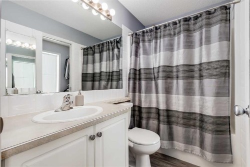 138 Prestwick Circle Se, Calgary, AB - Indoor Photo Showing Bathroom