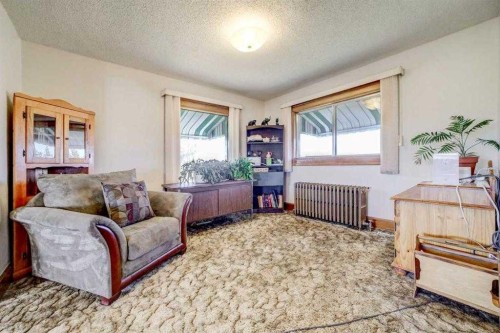 134004 Range Rd 223, Rural Vulcan County, AB - Indoor Photo Showing Living Room