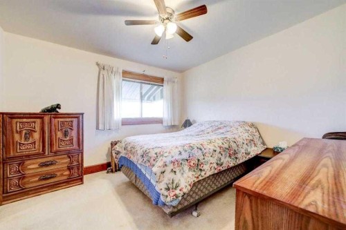 134004 Range Rd 223, Rural Vulcan County, AB - Indoor Photo Showing Bedroom