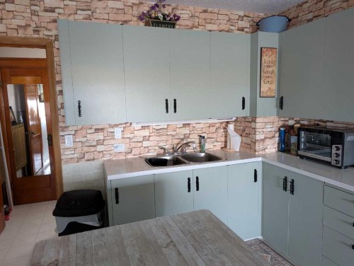 134004 Range Rd 223, Rural Vulcan County, AB - Indoor Photo Showing Kitchen With Double Sink