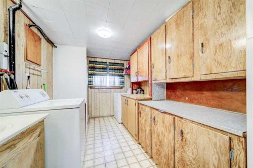 134004 Range Rd 223, Rural Vulcan County, AB - Indoor Photo Showing Laundry Room