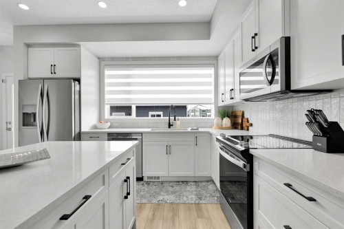 125 Emberside Hollow, Cochrane, AB - Indoor Photo Showing Kitchen With Stainless Steel Kitchen With Upgraded Kitchen