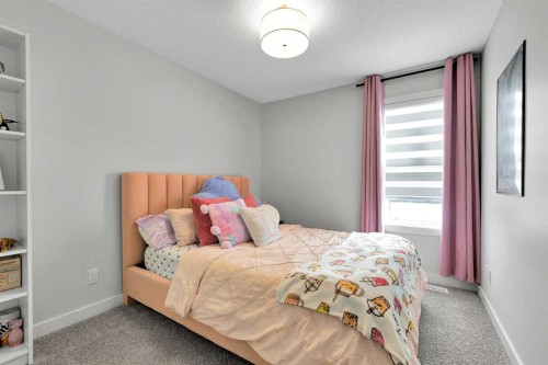 125 Emberside Hollow, Cochrane, AB - Indoor Photo Showing Bedroom