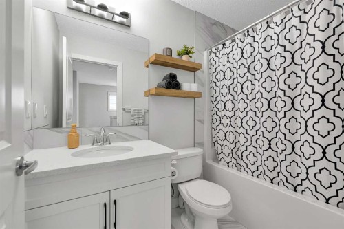 125 Emberside Hollow, Cochrane, AB - Indoor Photo Showing Bathroom