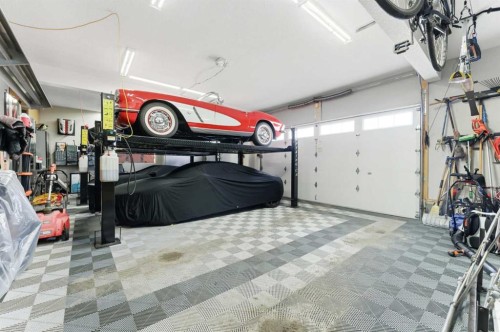 964 East Chestermere, Chestermere, AB - Indoor Photo Showing Garage