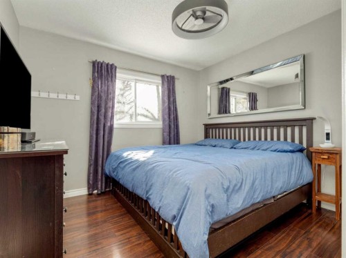 1509 4 Avenue North, Lethbridge, AB - Indoor Photo Showing Bedroom