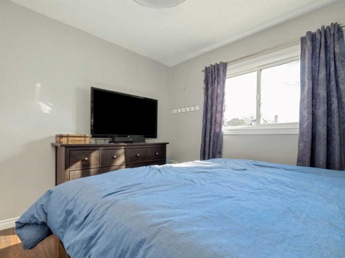 1509 4 Avenue North, Lethbridge, AB - Indoor Photo Showing Bedroom