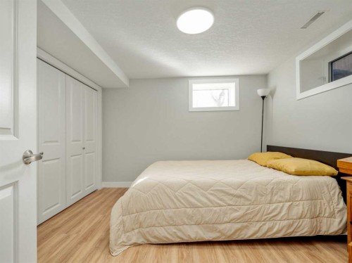 1509 4 Avenue North, Lethbridge, AB - Indoor Photo Showing Bedroom