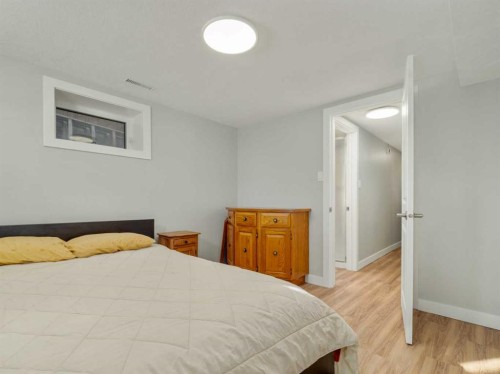 1509 4 Avenue North, Lethbridge, AB - Indoor Photo Showing Bedroom