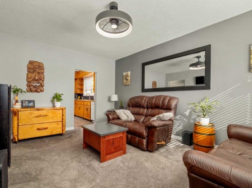 1509 4 Avenue North, Lethbridge, AB - Indoor Photo Showing Living Room