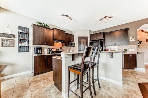 191 Pantego Close Nw, Calgary, AB - Indoor Photo Showing Kitchen