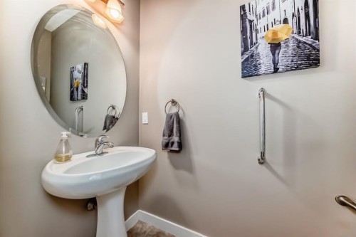 191 Pantego Close Nw, Calgary, AB - Indoor Photo Showing Bathroom