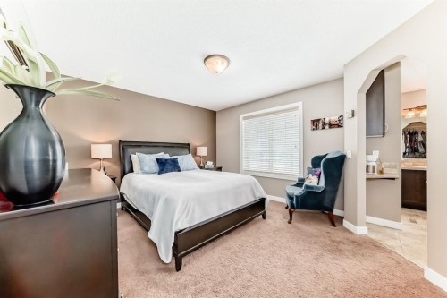191 Pantego Close Nw, Calgary, AB - Indoor Photo Showing Bedroom