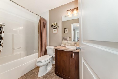 191 Pantego Close Nw, Calgary, AB - Indoor Photo Showing Bathroom