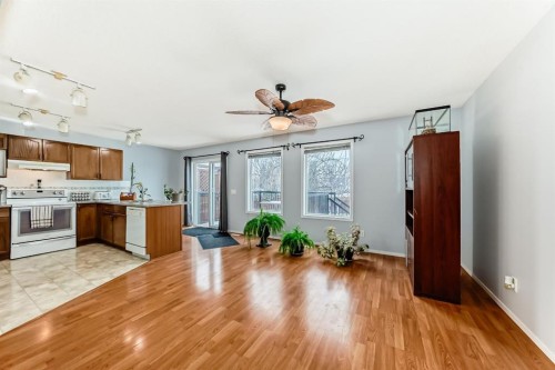 835 Westmount Drive, Strathmore, AB - Indoor Photo Showing Kitchen