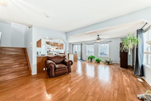 835 Westmount Drive, Strathmore, AB - Indoor Photo Showing Living Room