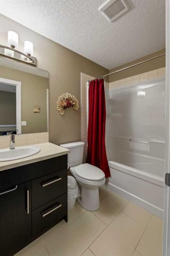 115 Baysprings Terrace Sw, Airdrie, AB - Indoor Photo Showing Bathroom