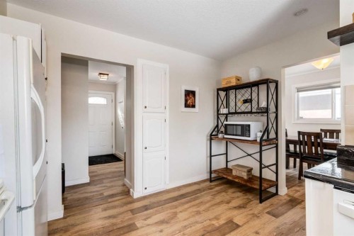 332 Avonburn Road Se, Calgary, AB - Indoor