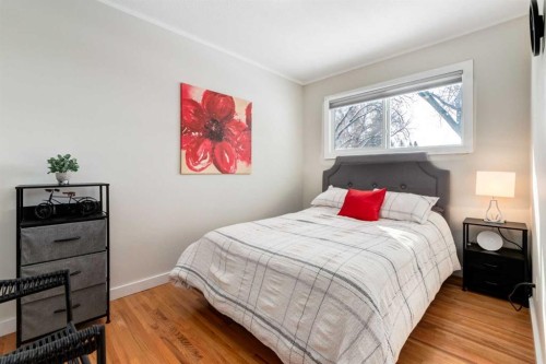 332 Avonburn Road Se, Calgary, AB - Indoor Photo Showing Bedroom