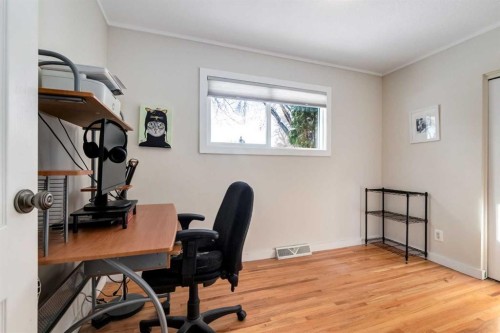 332 Avonburn Road Se, Calgary, AB - Indoor Photo Showing Office