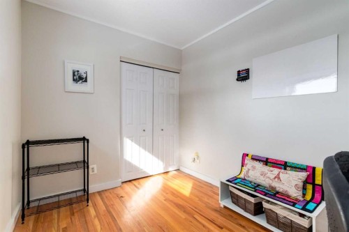 332 Avonburn Road Se, Calgary, AB - Indoor