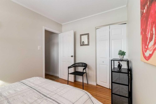 332 Avonburn Road Se, Calgary, AB - Indoor Photo Showing Bedroom