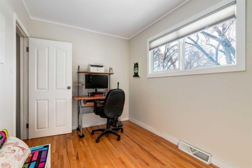 332 Avonburn Road Se, Calgary, AB - Indoor Photo Showing Other Room