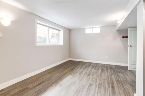 332 Avonburn Road Se, Calgary, AB - Indoor Photo Showing Other Room