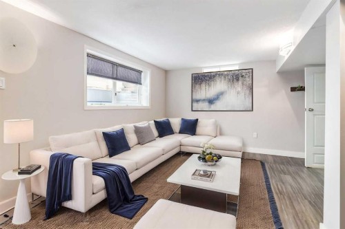 332 Avonburn Road Se, Calgary, AB - Indoor Photo Showing Living Room