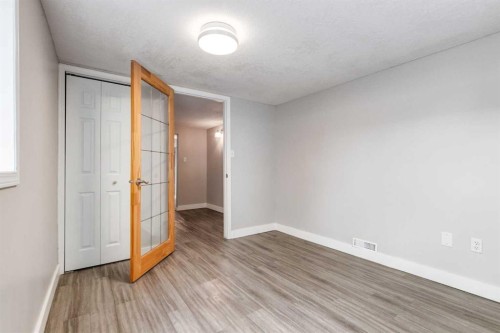 332 Avonburn Road Se, Calgary, AB - Indoor Photo Showing Other Room