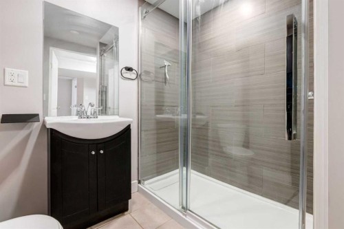 332 Avonburn Road Se, Calgary, AB - Indoor Photo Showing Bathroom