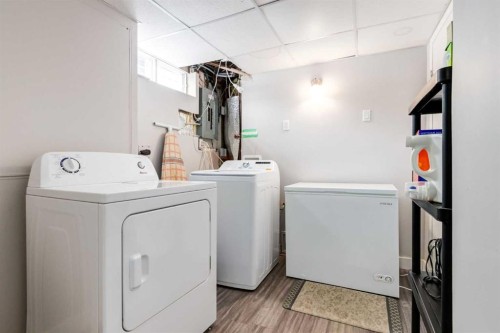 332 Avonburn Road Se, Calgary, AB - Indoor Photo Showing Laundry Room