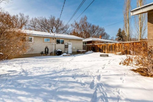 332 Avonburn Road Se, Calgary, AB - Outdoor