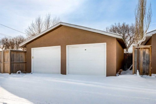 332 Avonburn Road Se, Calgary, AB - Outdoor With Exterior