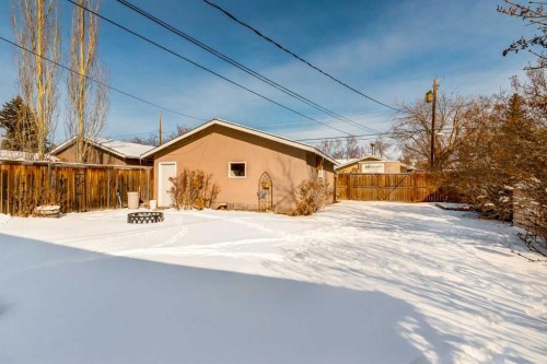 332 Avonburn Road Se, Calgary, AB - Outdoor