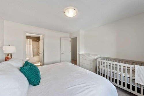 522 River Heights Crescent, Cochrane, AB - Indoor Photo Showing Bedroom