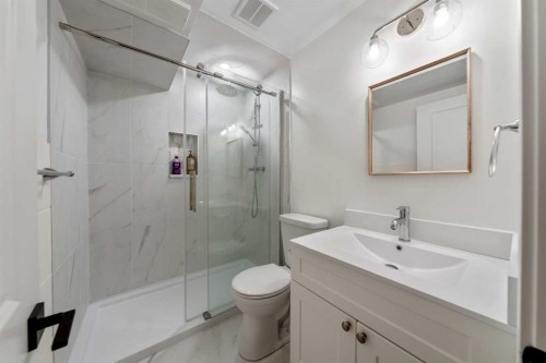 522 River Heights Crescent, Cochrane, AB - Indoor Photo Showing Bathroom