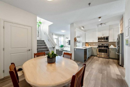 522 River Heights Crescent, Cochrane, AB - Indoor Photo Showing Dining Room