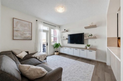 522 River Heights Crescent, Cochrane, AB - Indoor Photo Showing Living Room