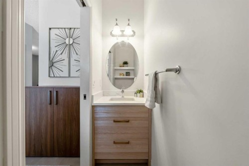 522 River Heights Crescent, Cochrane, AB - Indoor Photo Showing Bathroom