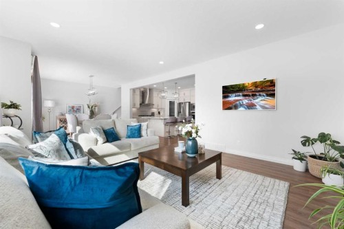 310 Mahogany Manor Se, Calgary, AB - Indoor Photo Showing Living Room