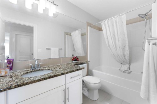 310 Mahogany Manor Se, Calgary, AB - Indoor Photo Showing Bathroom