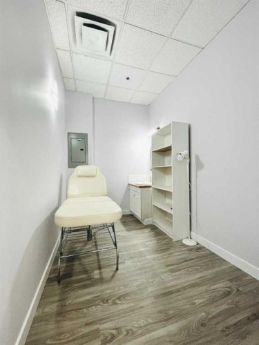 1623 Centre Street Nw, Calgary, AB 