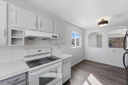 716 Whitemont Drive Ne, Calgary, AB - Indoor Photo Showing Kitchen