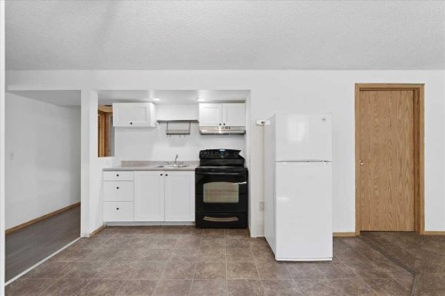 716 Whitemont Drive Ne, Calgary, AB - Indoor Photo Showing Kitchen