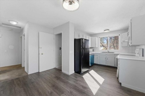 716 Whitemont Drive Ne, Calgary, AB - Indoor Photo Showing Kitchen