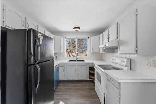 716 Whitemont Drive Ne, Calgary, AB - Indoor Photo Showing Kitchen
