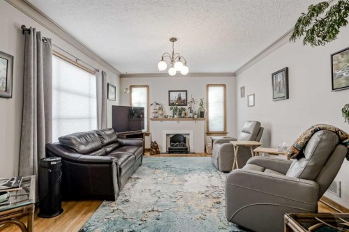 1411 20 Avenue Nw, Calgary, AB - Indoor Photo Showing Living Room With Fireplace